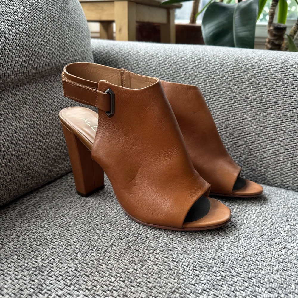 Aldo Women’s Tan Open-Toe Block Heel Slingback Leather Sandals